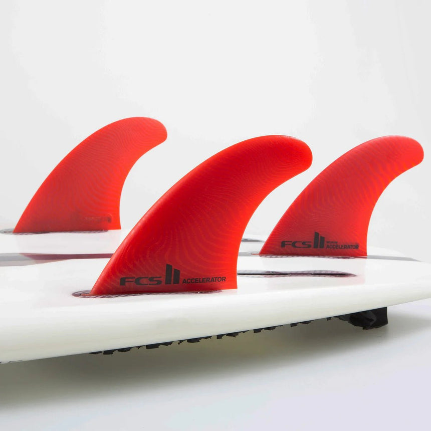 FCS II Accelerator Neo Glass Tri Fins Red#DérivesFcs