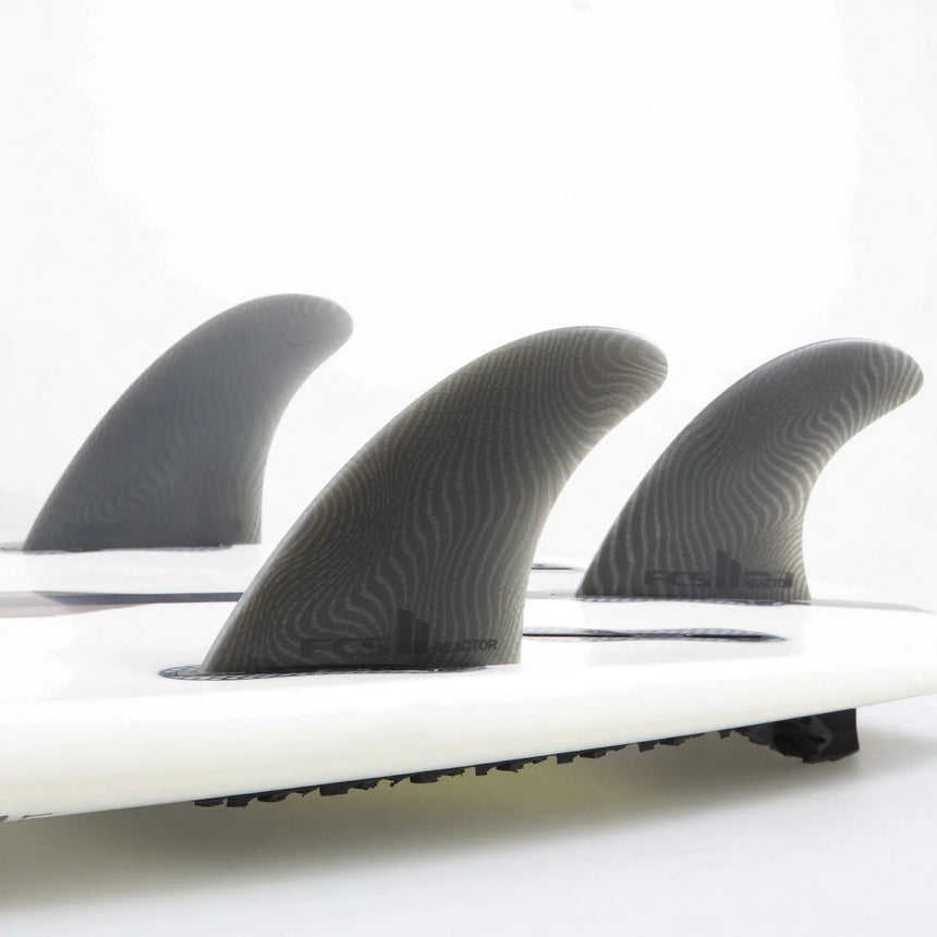FCS II Reactor Neo Glass Ash Tri Fins Black#DérivesFcs