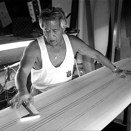 Pourquoi Donald Takayama est un mythe du longboard : L’héritage d’une légende du surf - HawaiiSurf